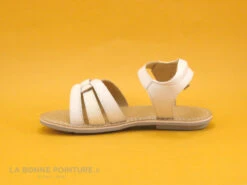 Minibel TULIPE White - Sandale Fille En Cuir Blanc -Chaussures Séries Magasin cd24607c73b9e66c561f35ea11d5d5ef img 1333.jpg 173152